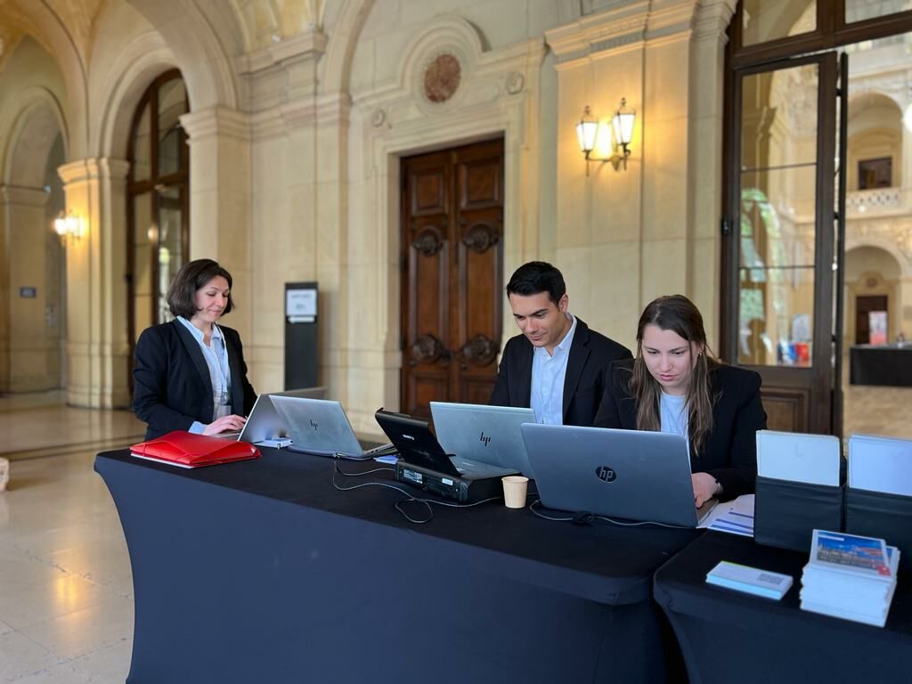 8e1d9f84-e660-4c59-94ab-e0b07e220644 8e1d9f84-e660-4c59-94ab-e0b07e220644