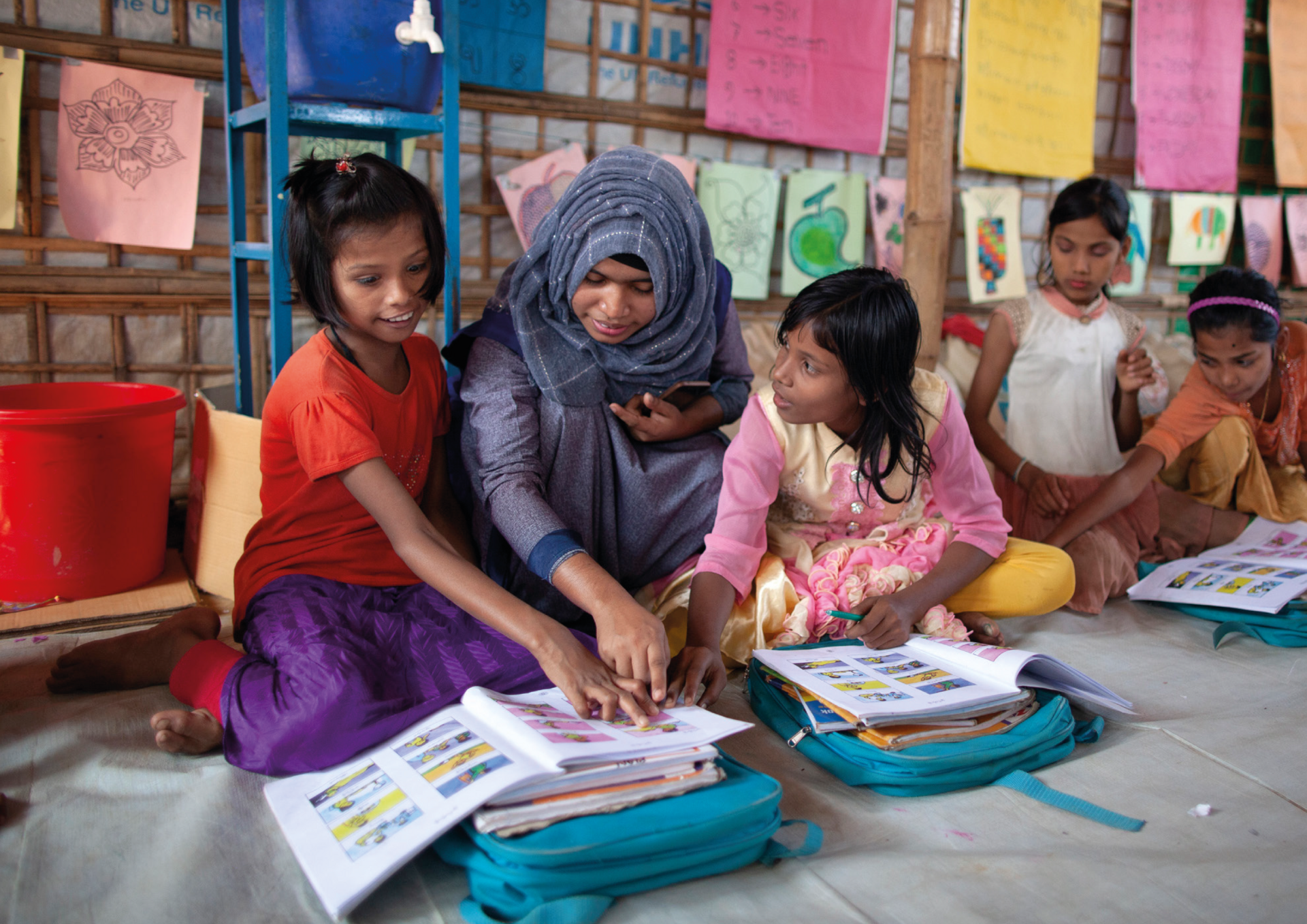 Supplying children with quality education in crisis situations IMAGE-08