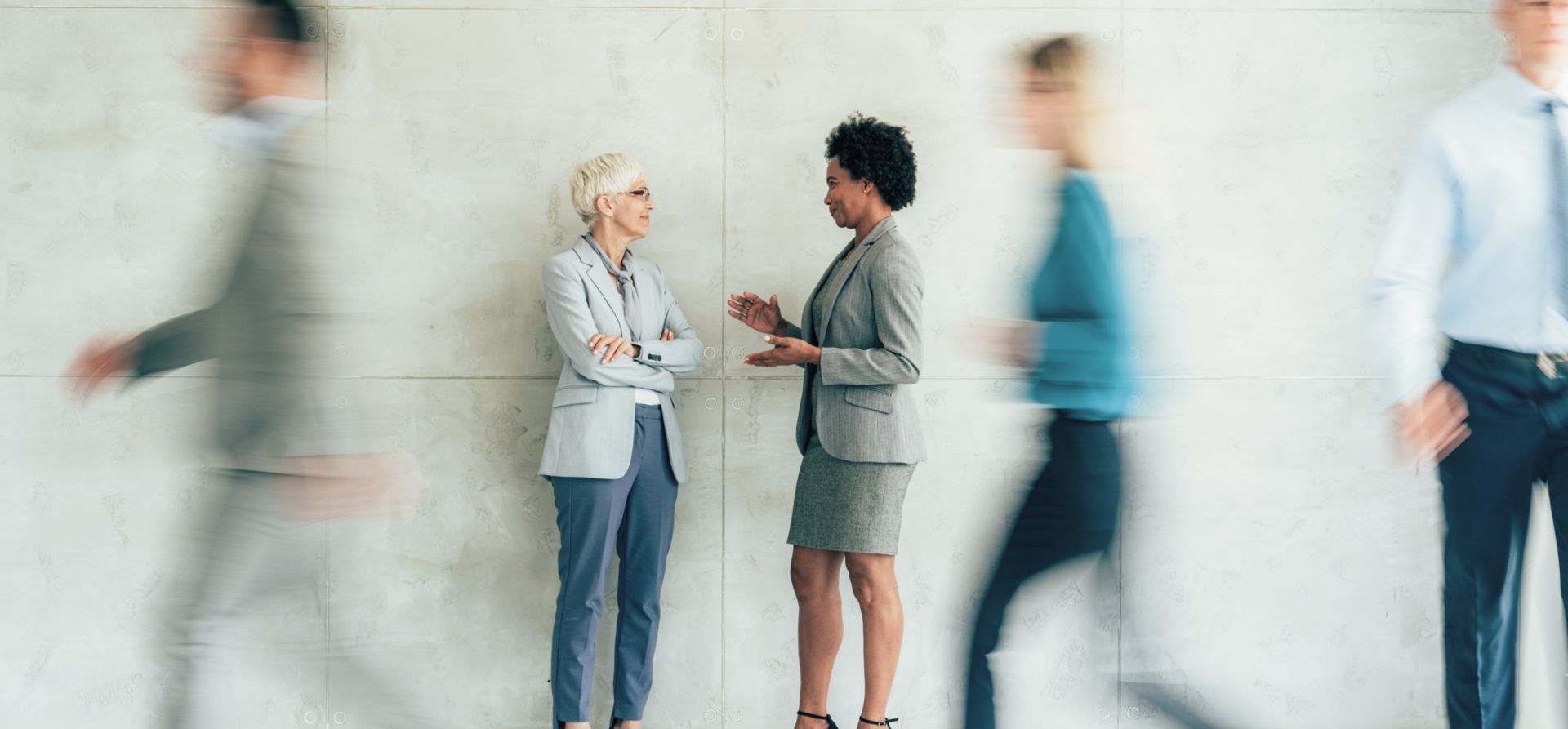 splash-drop-water-with-diverging-water-circles-blue-background 1 splash-drop-water-with-diverging-water-circles-blue-background 1